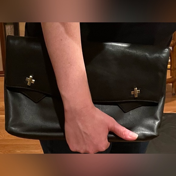 EUC Vince Camino Black Leather Clutch Gold Hardware - Picture 13 of 13